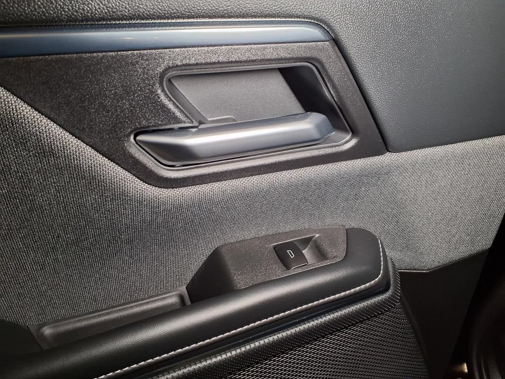Used 2026 Onyx Black GMC Elevation Extended Range image 11
