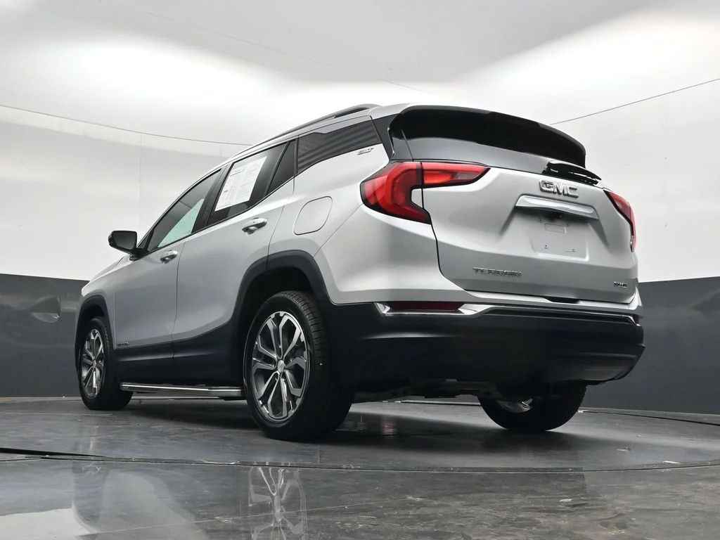 Used 2021 Silver GMC SLT image 44
