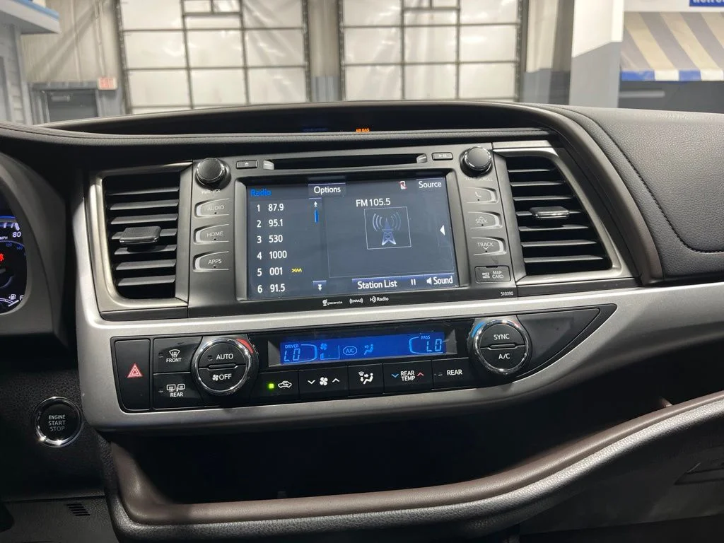 Used 2018 Ooh La La Rouge Mica Toyota XLE image 24