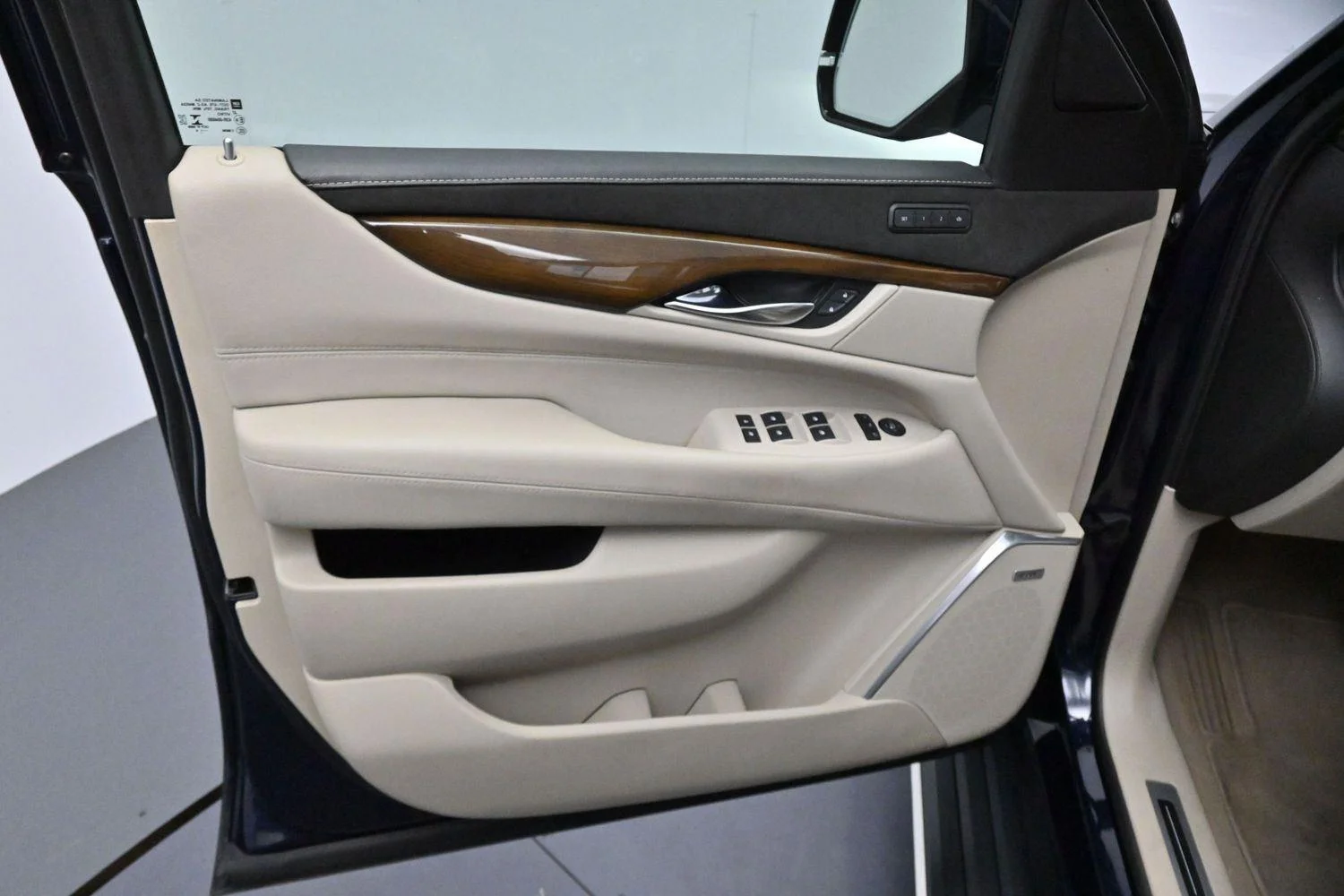 Used 2019 DARK ADRIATIC BLUE METALLIC Cadillac Premium Luxury image 9