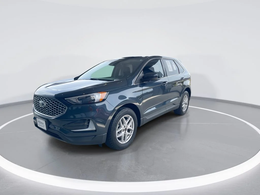 Used 2023 Blue Ford SEL image 4