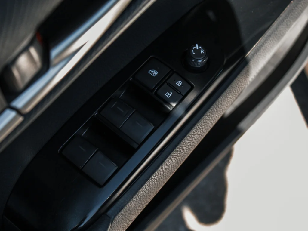 Used 2025  Toyota SE image 9