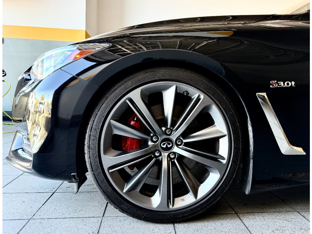 Used 2018 Black Obsidian INFINITI RED SPORT 400 image 14