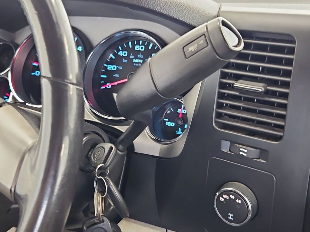 Used 2008 Black Chevrolet LT image 19