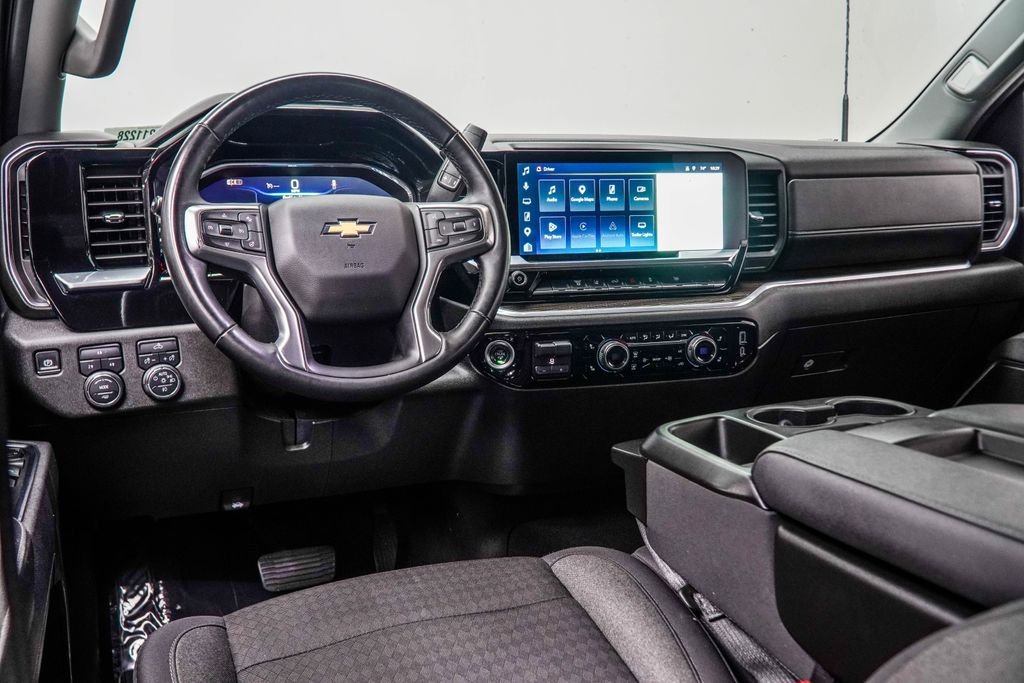 Used 2025 White Chevrolet LT image 15