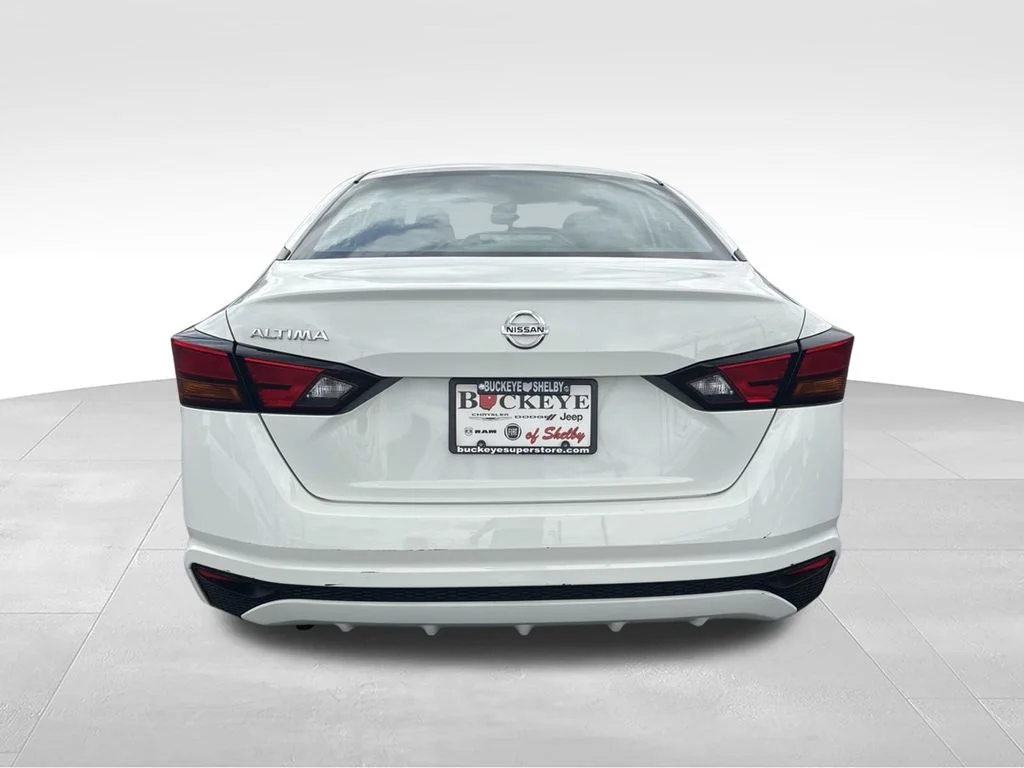 Used 2022 White Nissan 2.5 S image 4