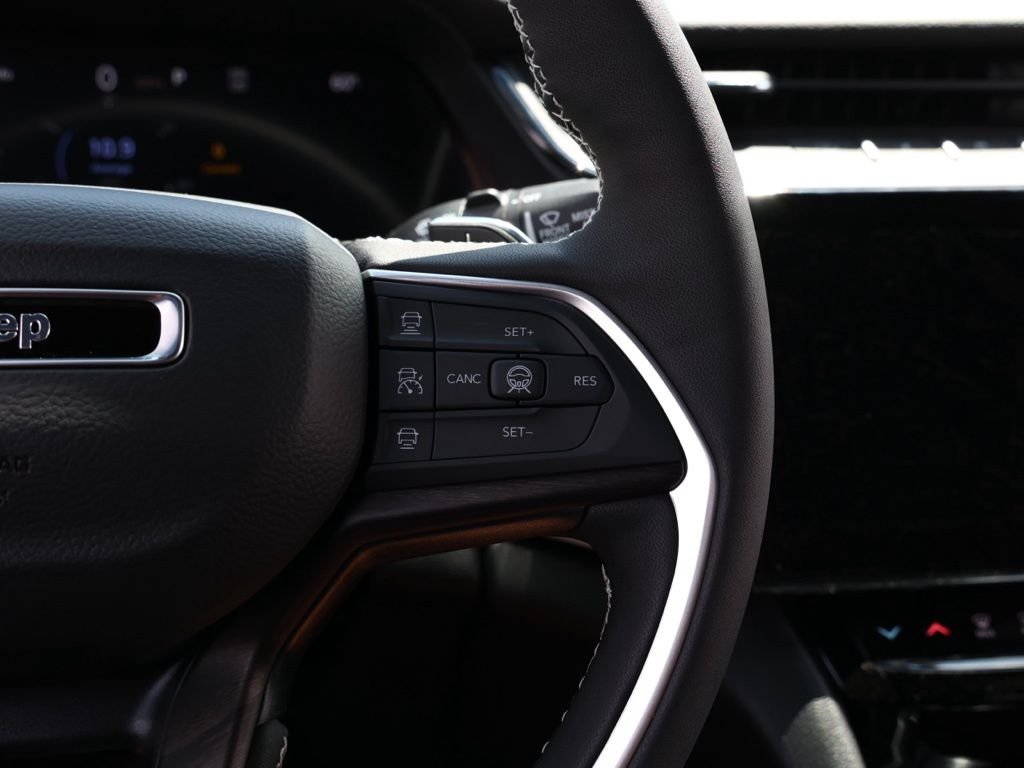 New 2026 Velvet Red Pearl-Coat Exterior Paint Jeep Laredo Altitude image 26