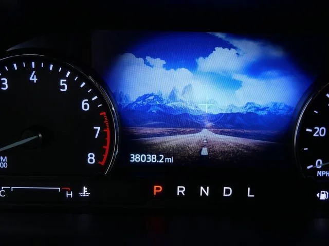 Used 2024 Silver Ford XLT image 18
