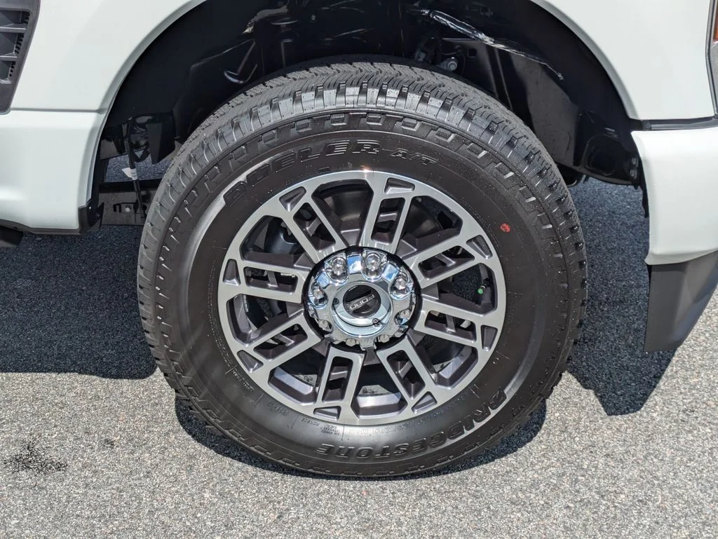 New 2026 Star White Metallic Tri-Coat Ford Platinum image 11