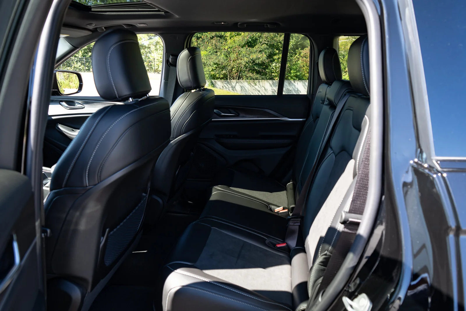 New 2027 High-Gloss Black Paint Jeep Altitude image 19