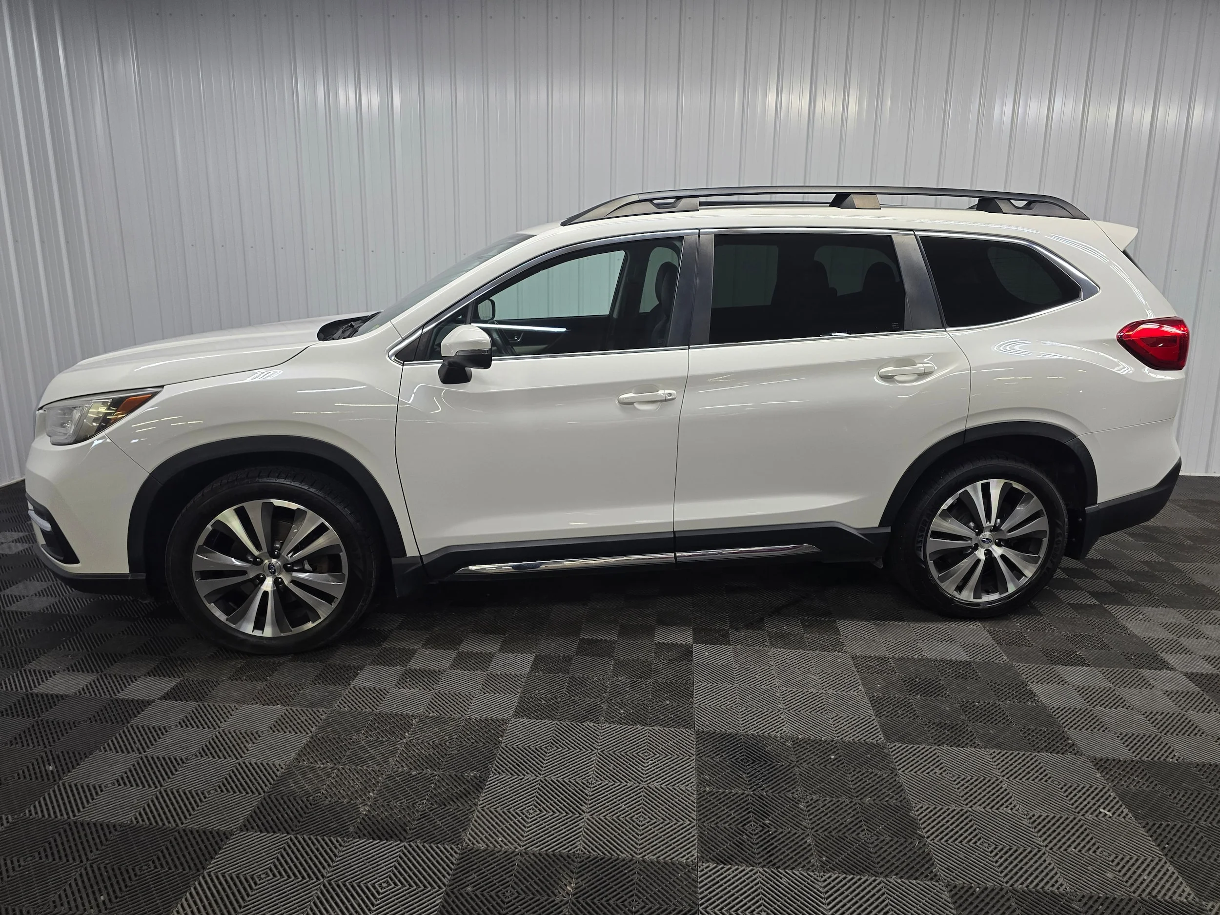 Used 2019 Crystal White Pearl Subaru Limited 7-Passenger image 5