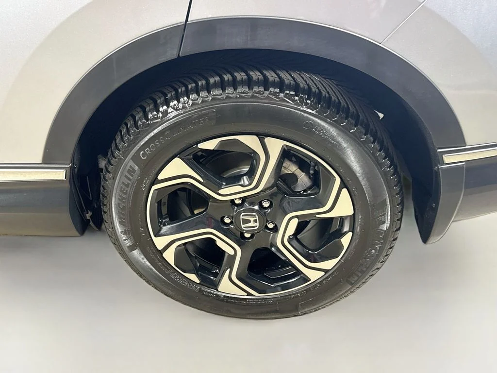 Used 2019 Lunar Silver Metallic Honda Touring image 29