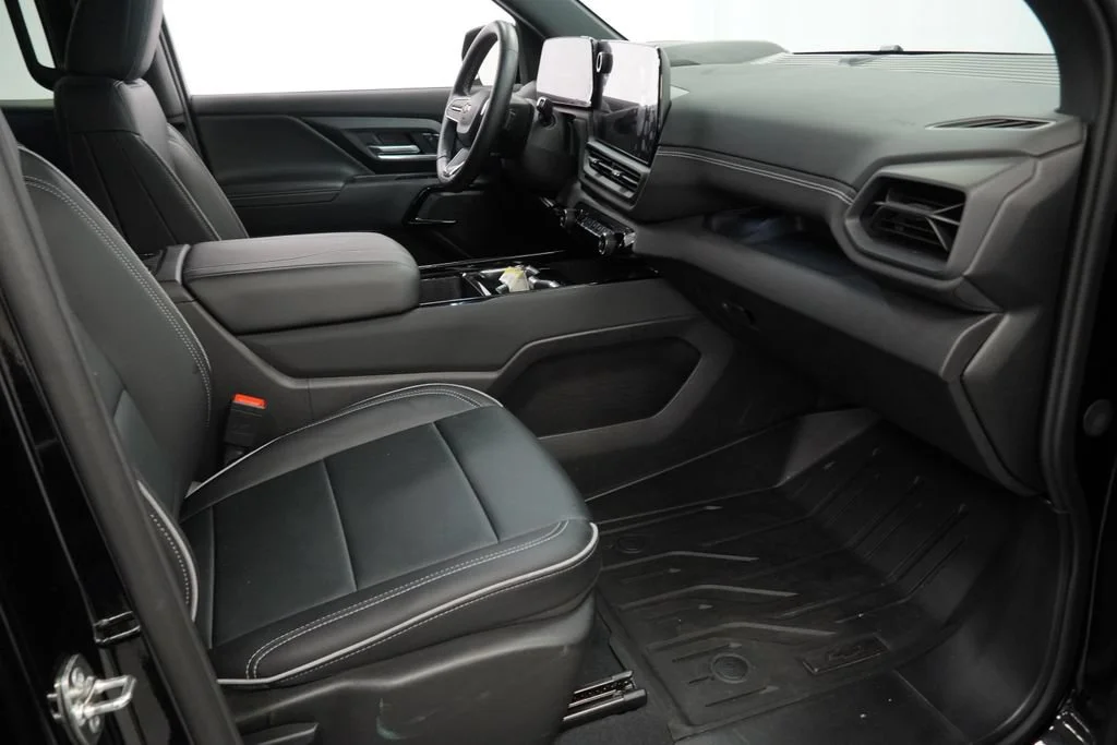 New 2026 Black Chevrolet LT - Extended Range image 27
