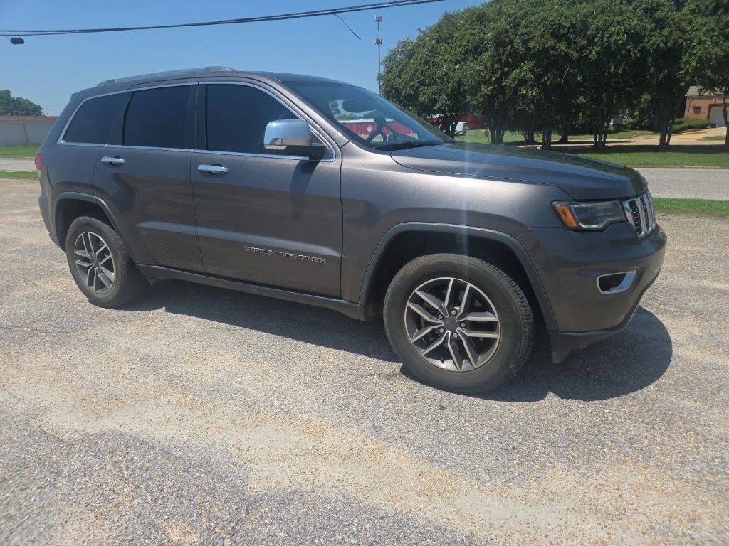 Used 2020 Gray Jeep Limited image 23