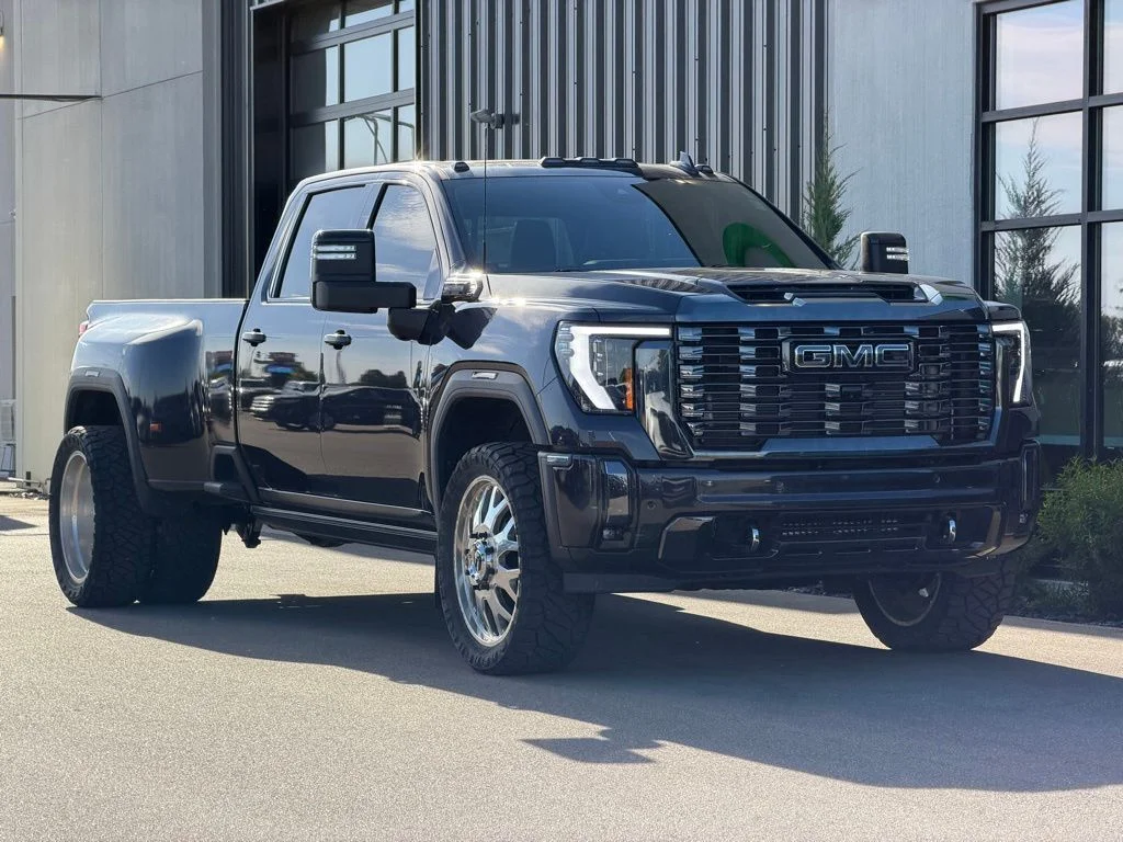 Used 2024 Silver GMC Denali Ultimate image 4