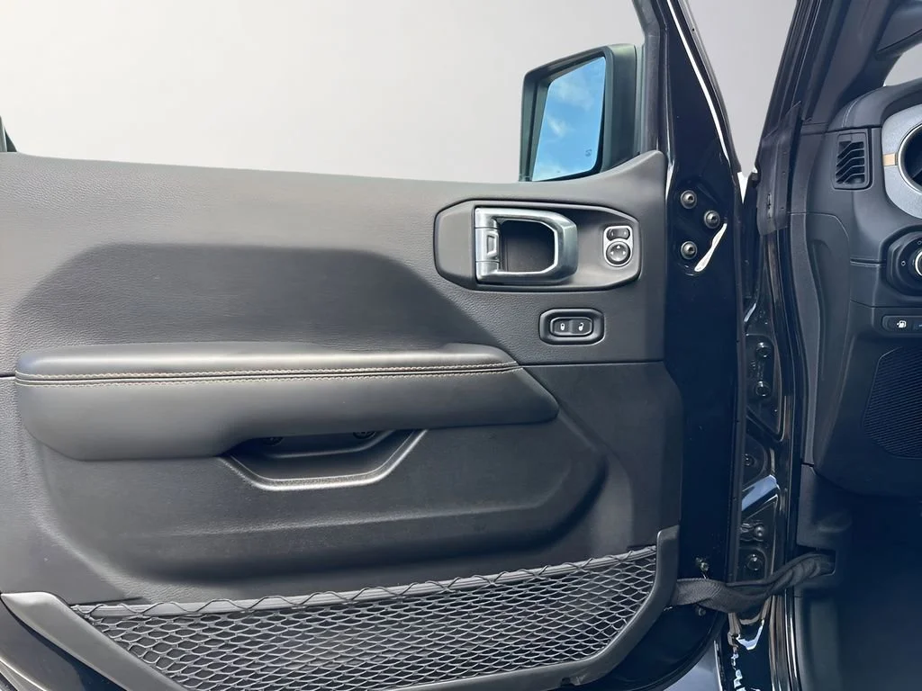 Used 2025 Black Jeep Sahara image 25
