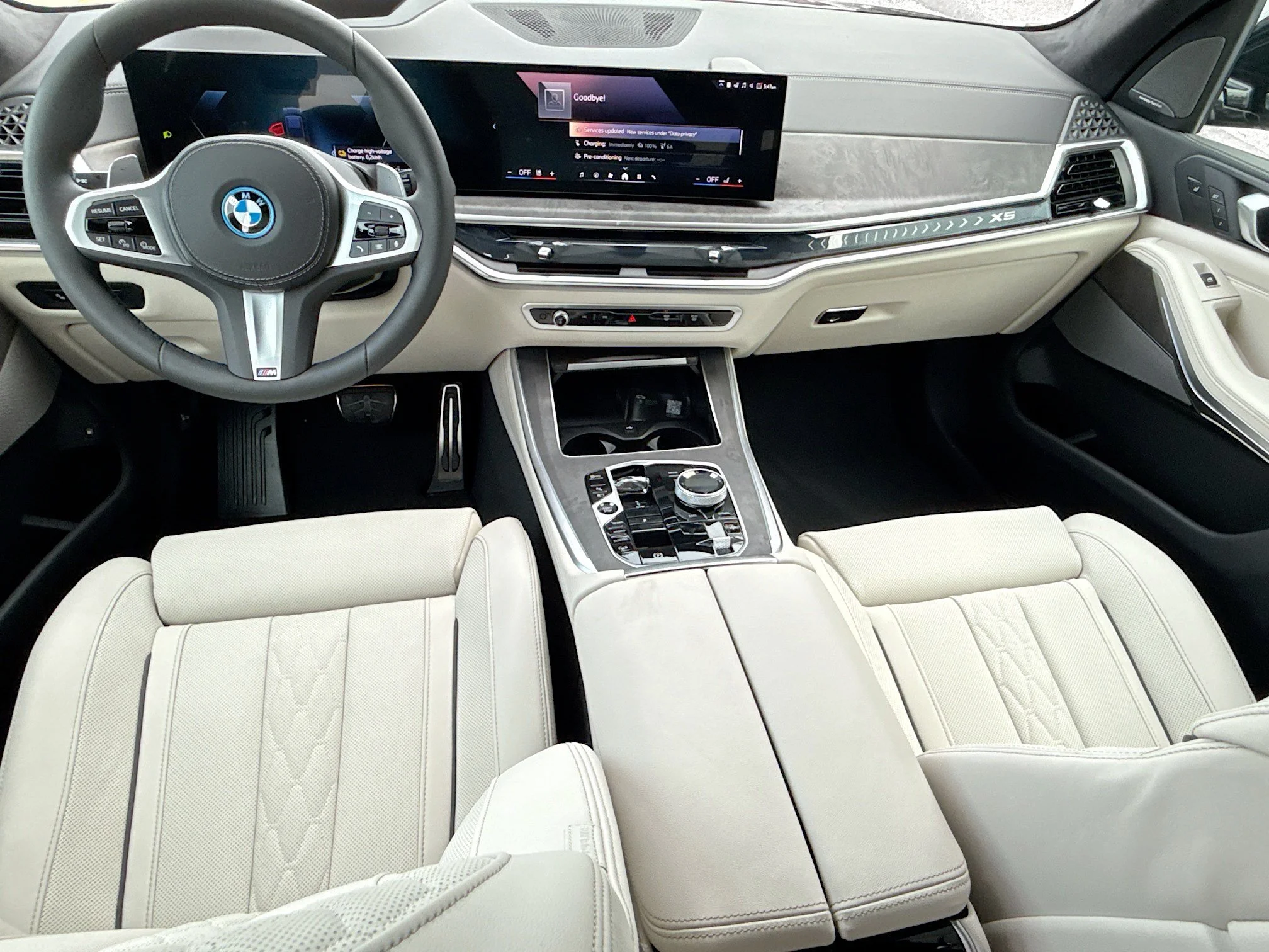 New 2026 Carbon Black Metallic BMW xDrive50e image 16