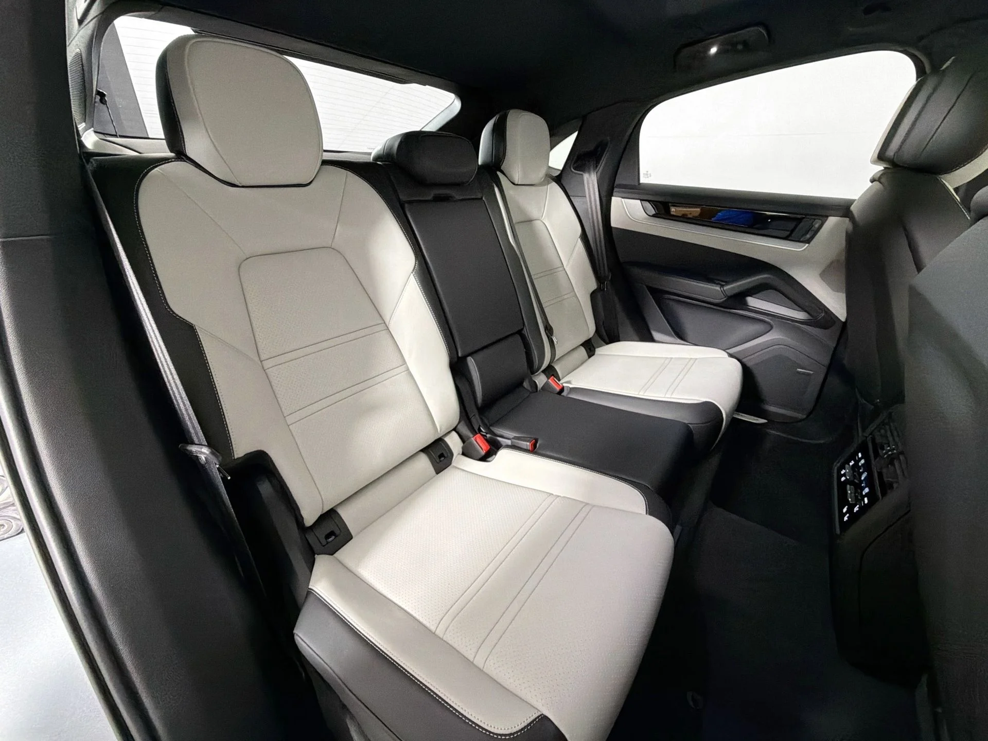 New 2026 Silver Porsche S image 27