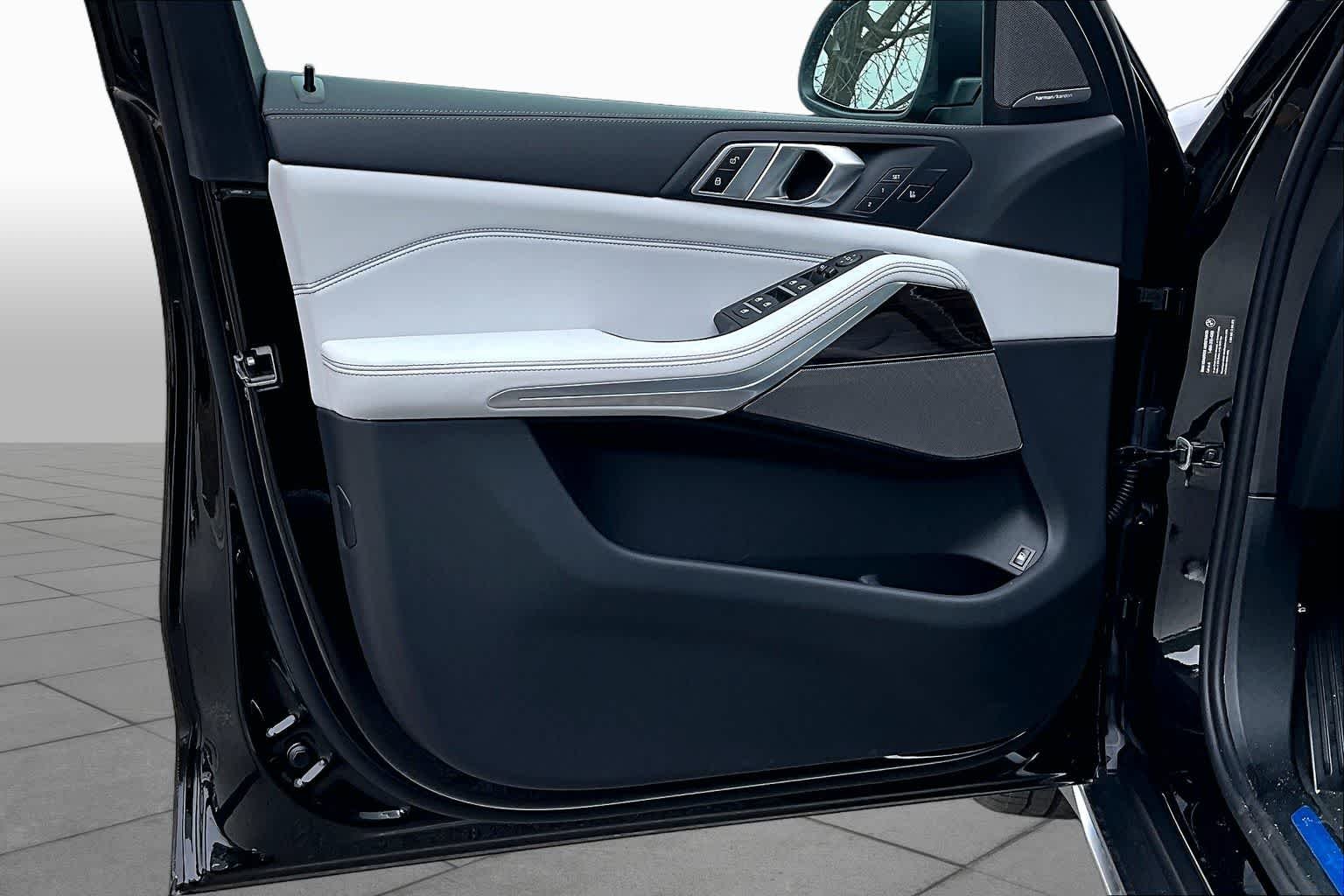 New 2026 Black Sapphire Metallic BMW xDrive50e image 10