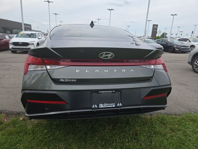 Used 2024 Gray Hyundai SEL image 3