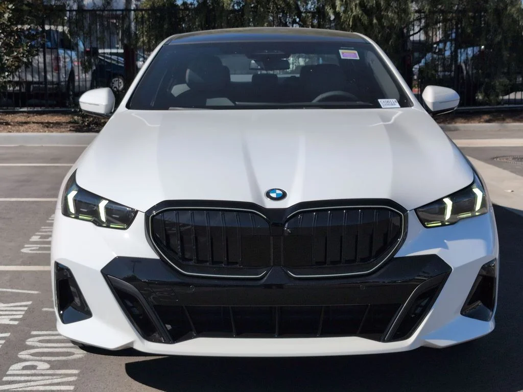 New 2026 White BMW 530i image 4