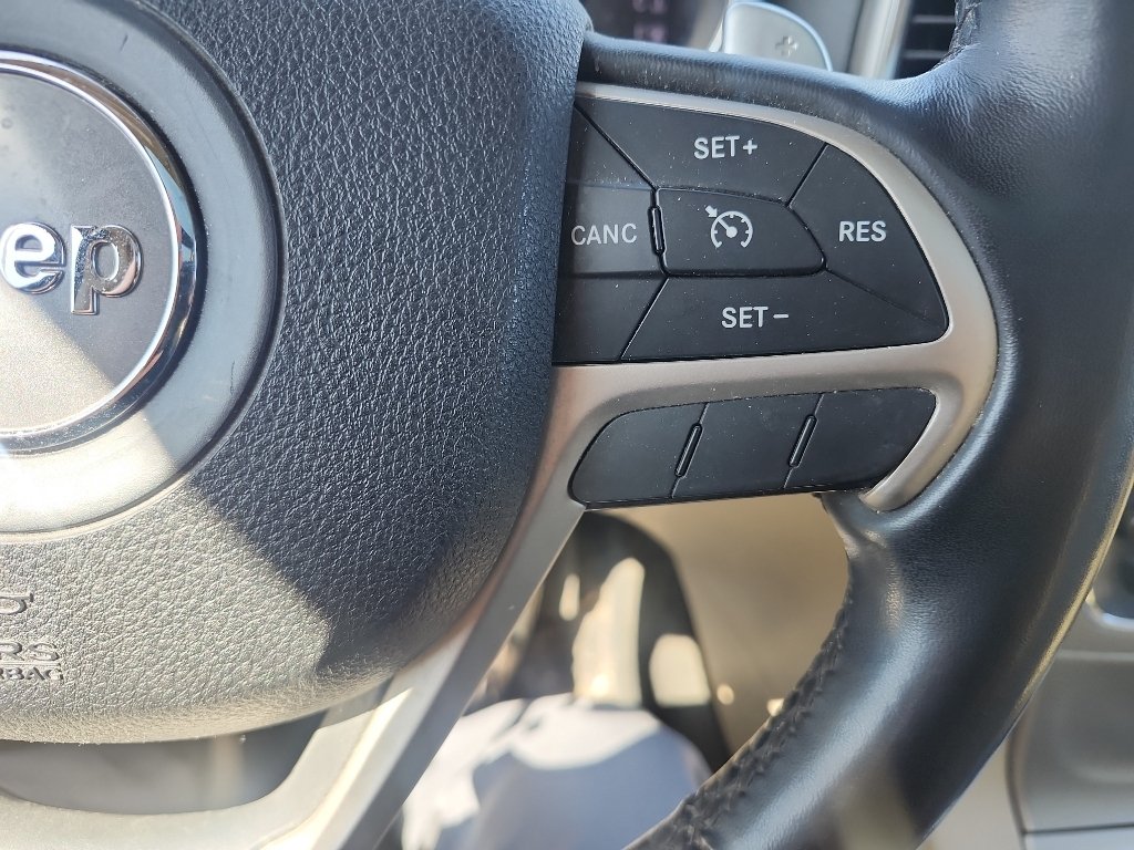 Used 2015 Champagne Jeep Limited image 22