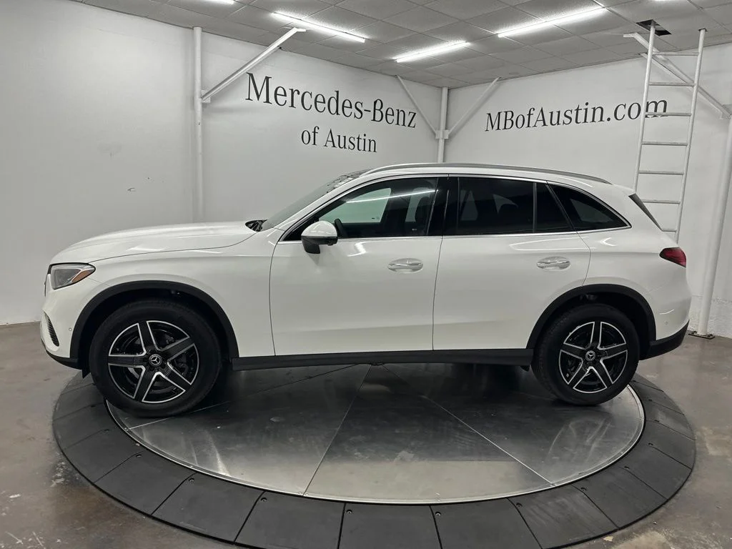 New 2027 White Mercedes-Benz GLC 300 image 4