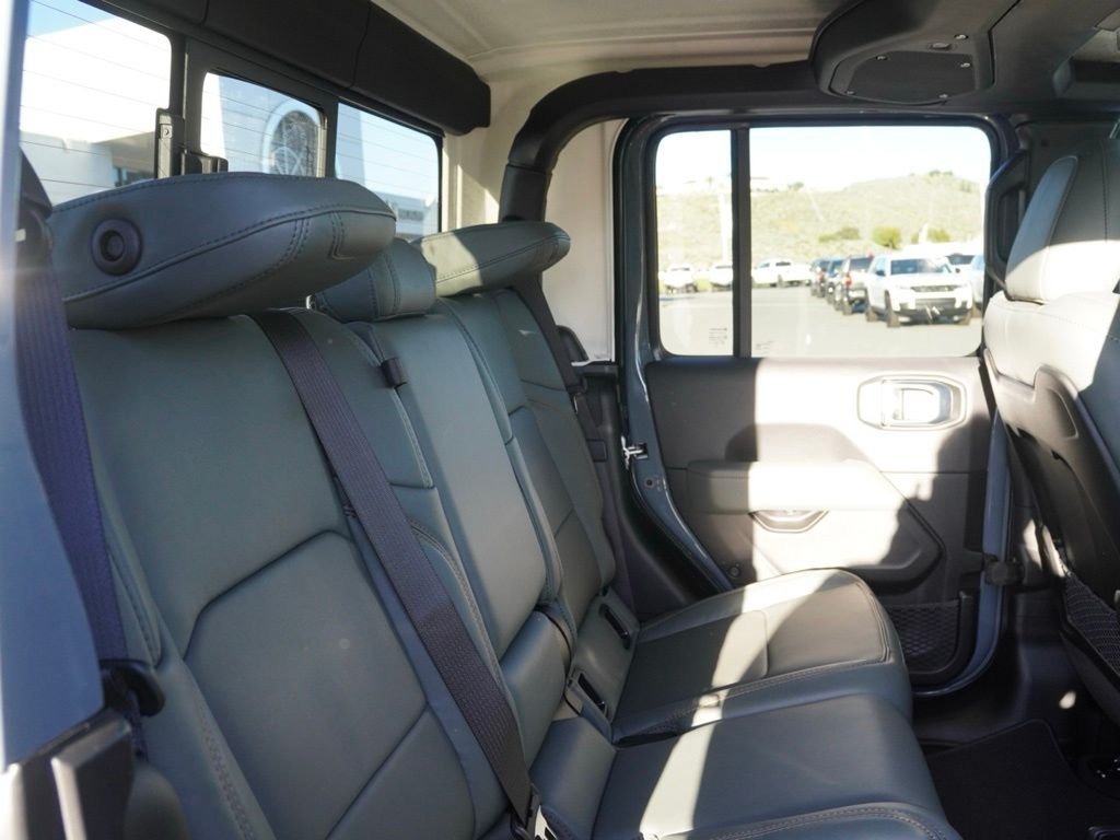 New 2026 Anvil Clear-Coat Exterior Paint Jeep Mojave image 20