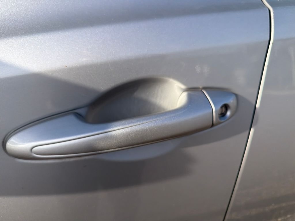 Used 2015 Silver Toyota XLE image 11