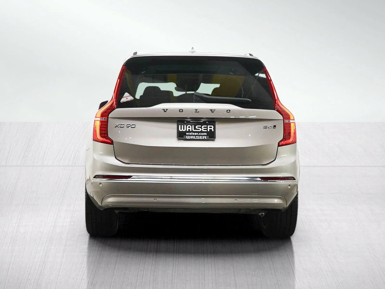 Used 2023 Dusk Metallic Volvo Plus image 4