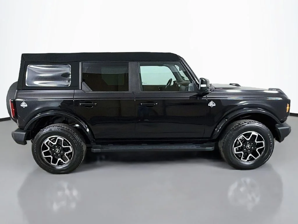 Used 2023 Shadow Black Ford Outer Banks image 17