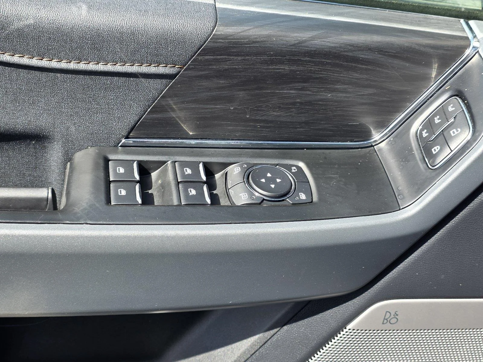 Used 2025 Carbonized Gray Ford LARIAT image 26