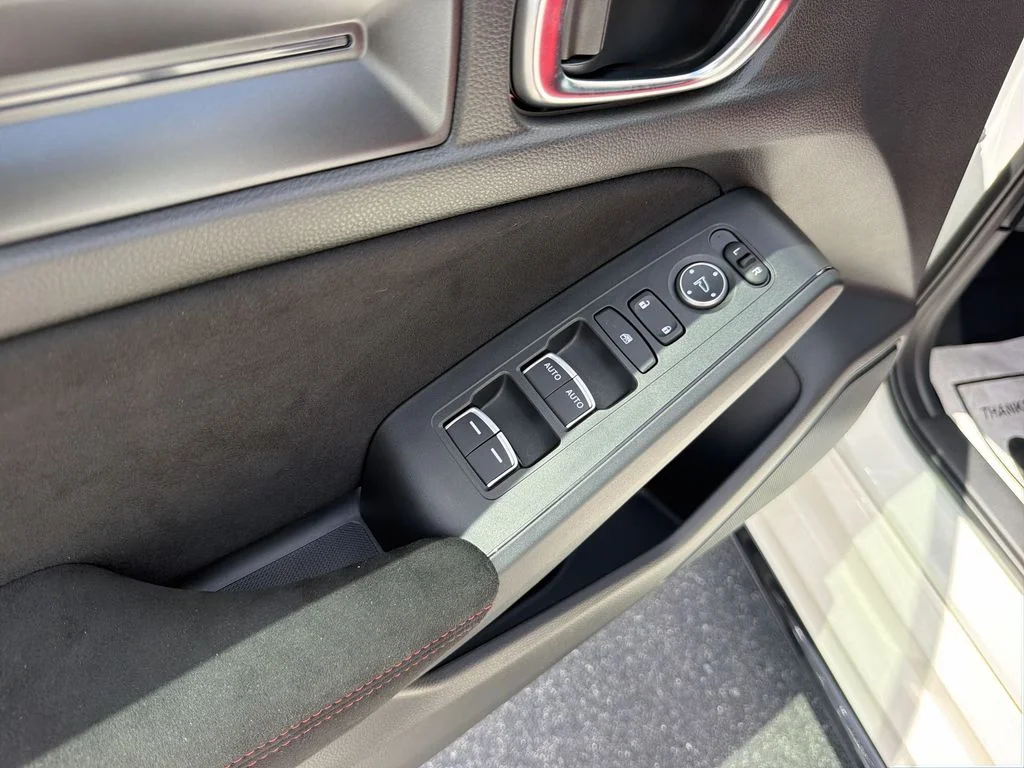 Used 2025 White Honda  image 30