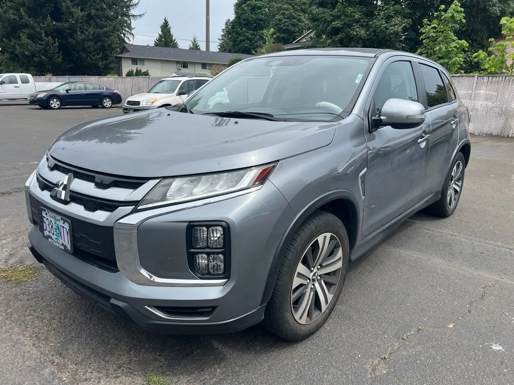 Used 2022 Gray Mitsubishi 2.0 SE image 2