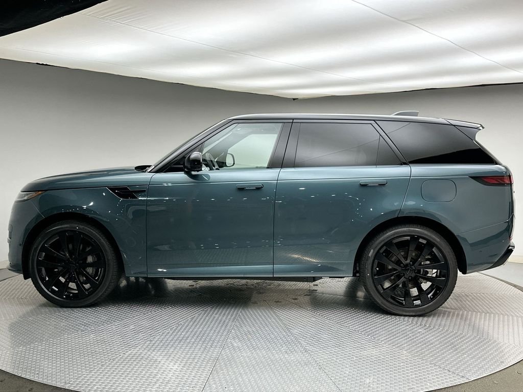 New 2026 Giola Green Metallic Land Rover Dynamic SE image 2