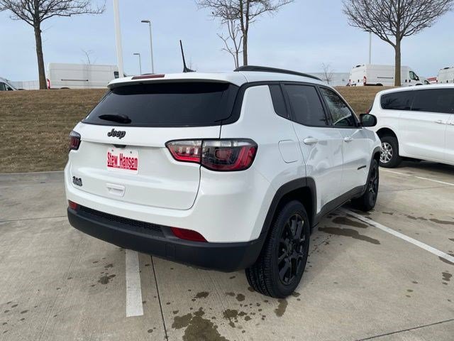 New 2026 Bright White Clearcoat Jeep Latitude Altitude image 5