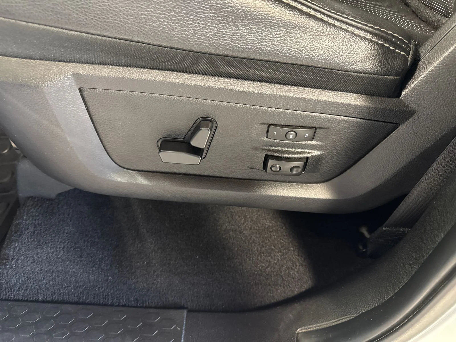 Used 2017 Bright White Clearcoat Ram Laramie image 15