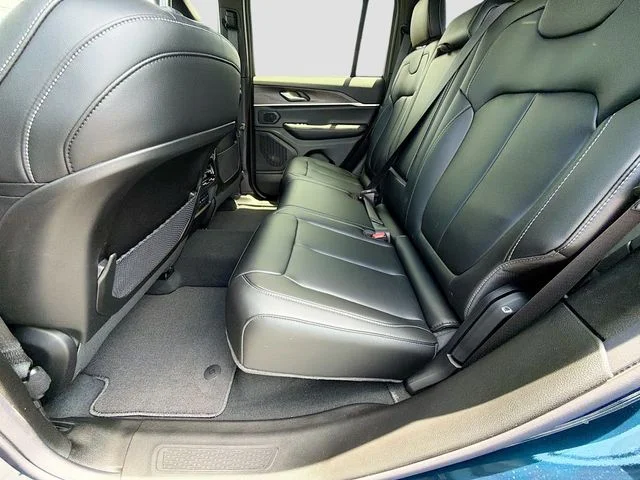 New 2026 Fathom Blue Pearl-Coat Exterior Paint Jeep Limited image 25