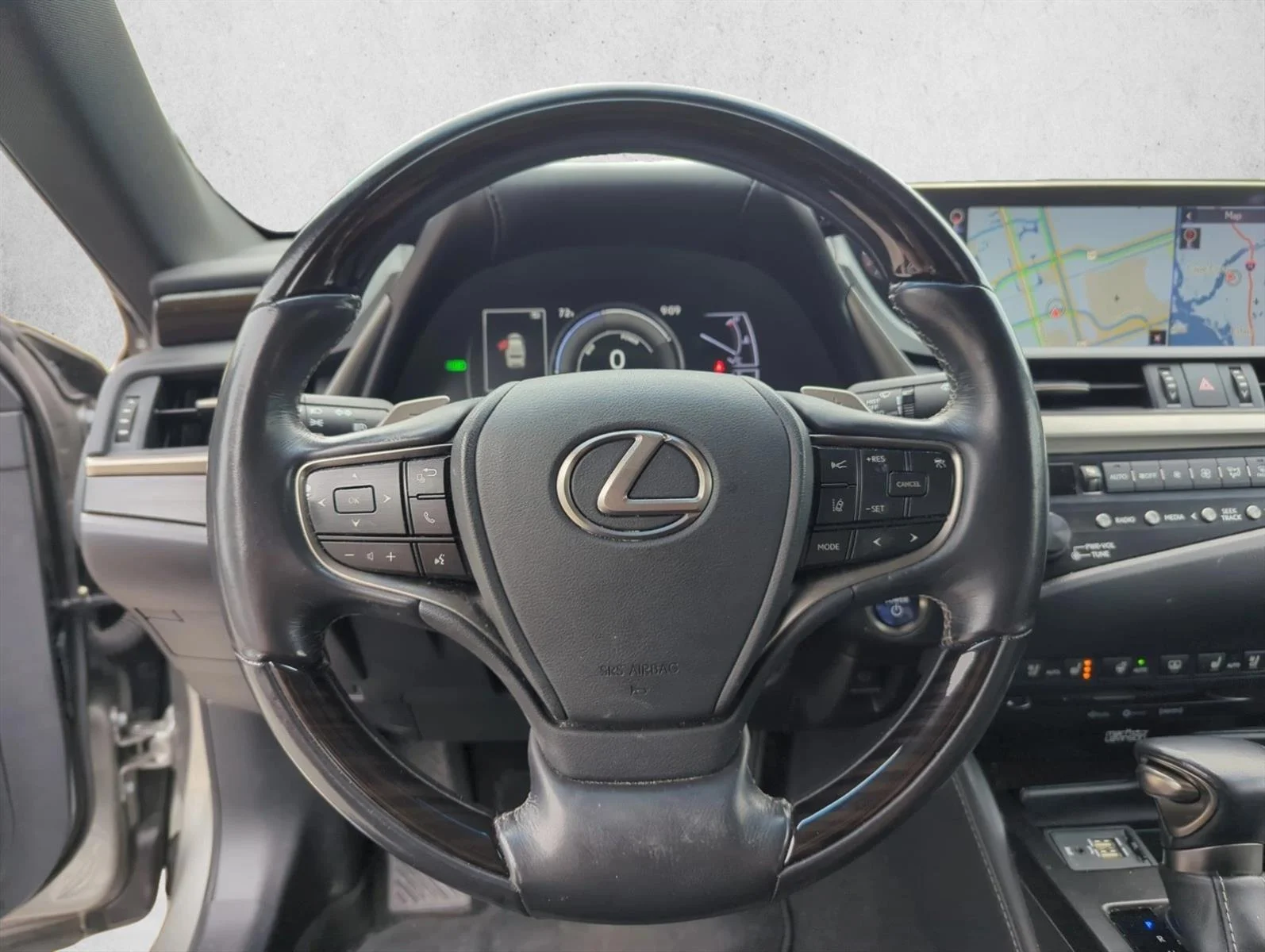 Used 2019 Atomic Silver Lexus ES 300h Luxury image 15