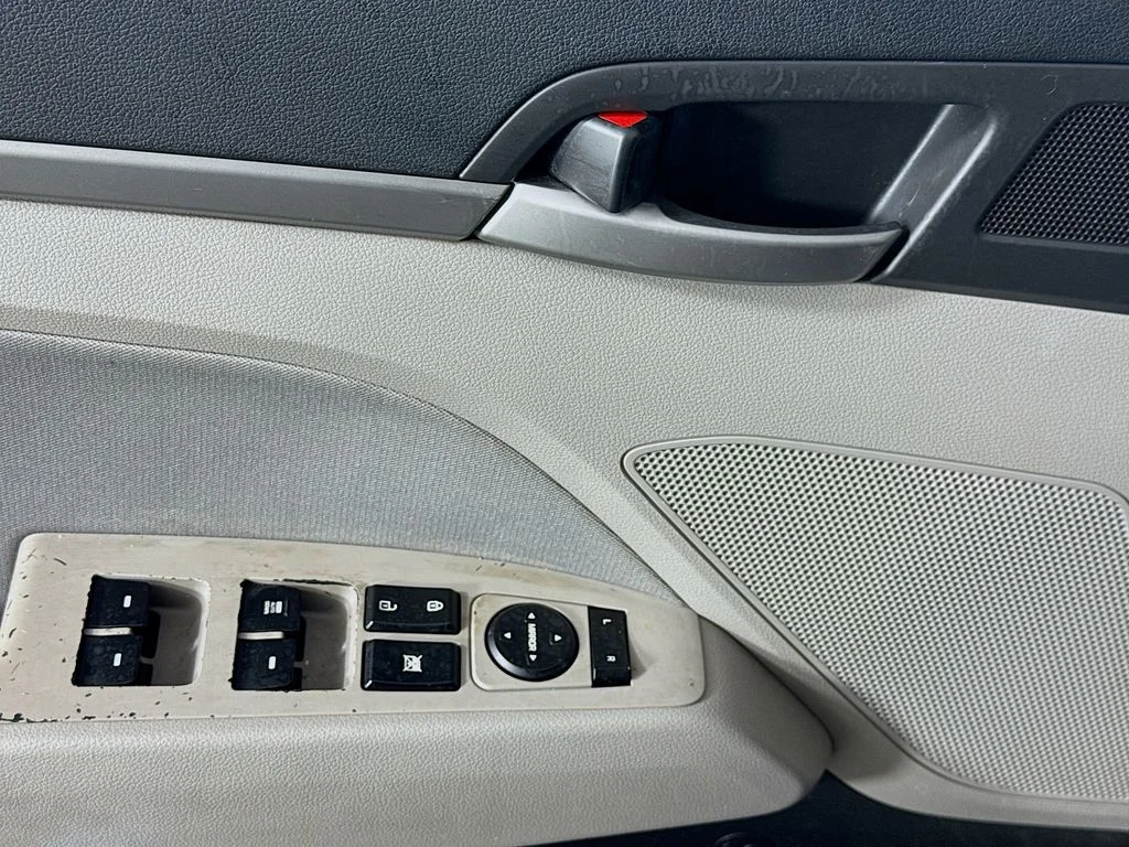 Used 2017 Gray Hyundai SE image 20