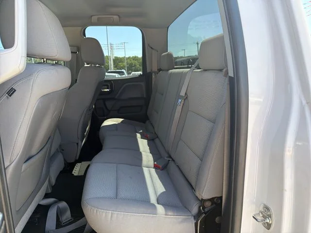 Used 2015 White GMC Base image 46