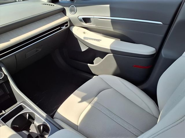 2025 Hyundai Sonata Hybrid Limited - Photo 14
