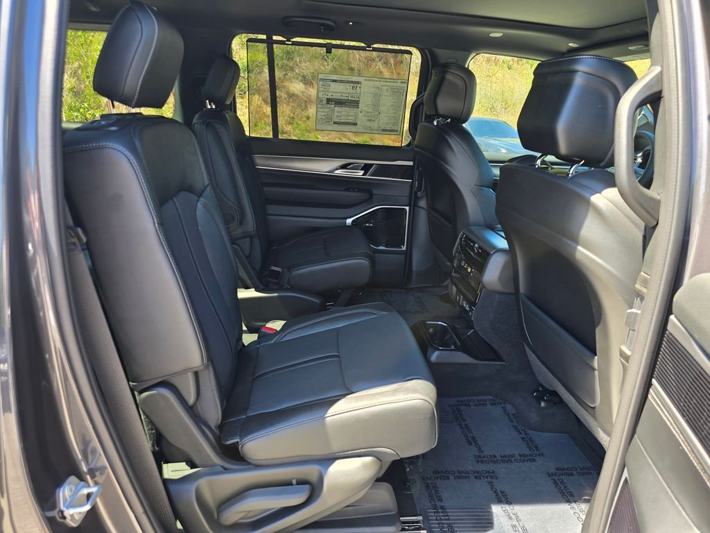 New 2026 Baltic-Gray Metallic Clear-Coat Exterior Paint Jeep Limited Reserve image 25