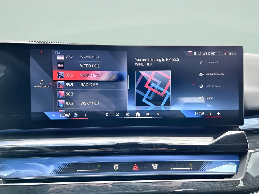 2025 BMW i5 M60 - Photo 20