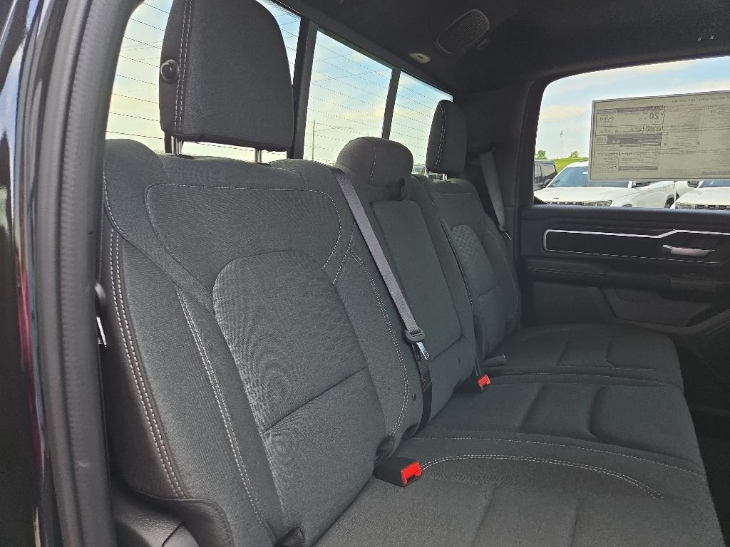 New 2026 Diamond Black Crystal Pearl-Coat Exterior Paint RAM Big Horn/Lone Star image 92