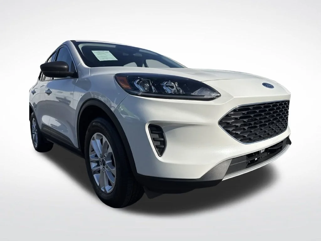 Certified Used 2022 White Metallic Ford SE image 15