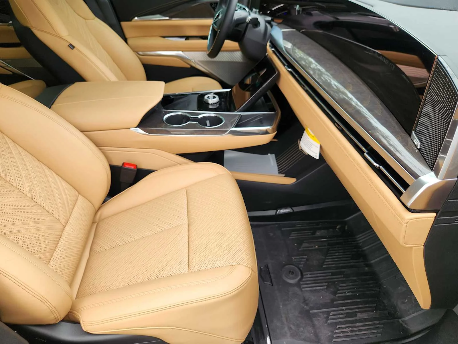 New 2026 Luna Metallic Cadillac Premium Luxury image 9