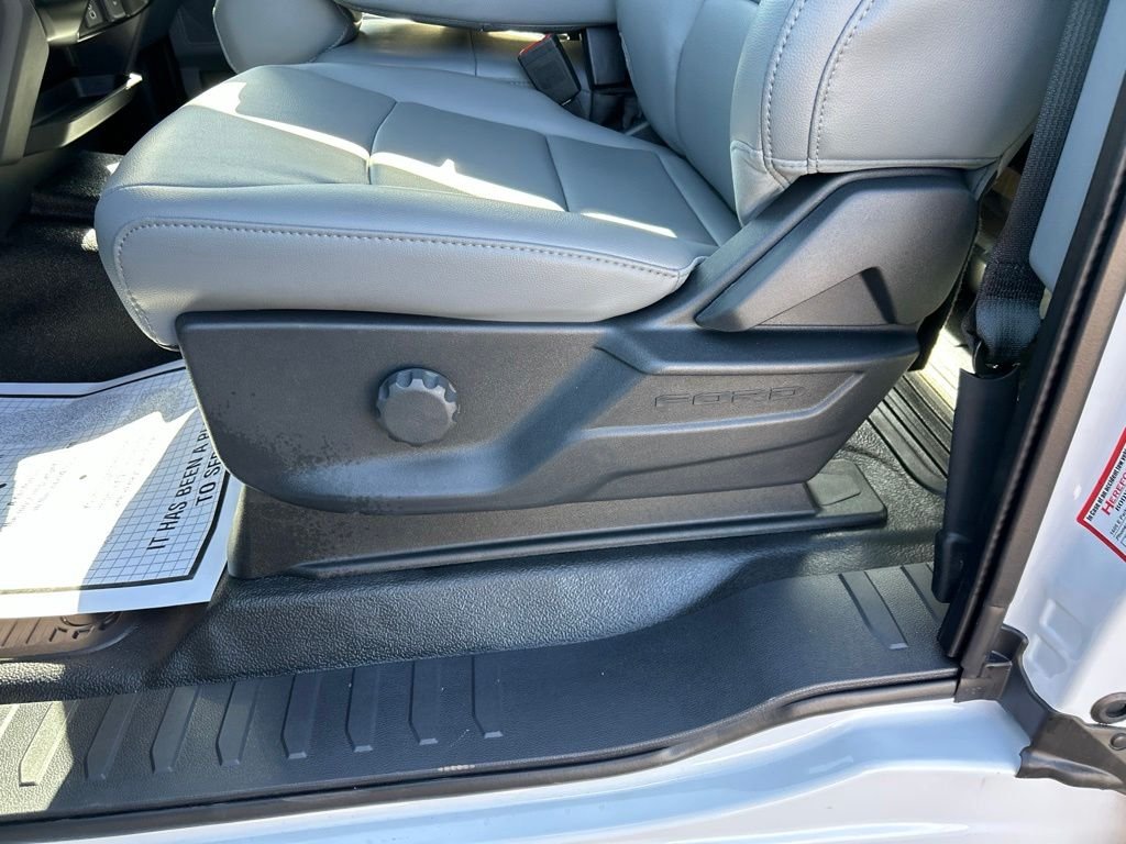 New 2026 Oxford White Ford XL image 15
