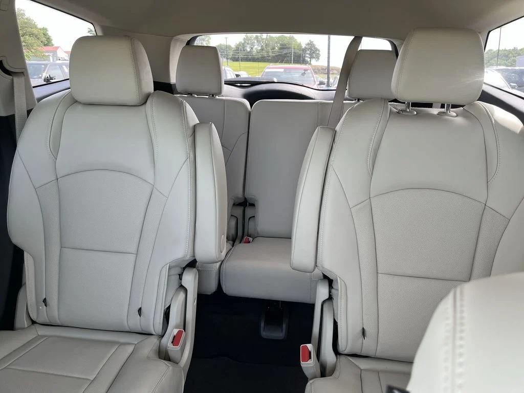 Used 2023 White Buick Essence image 21