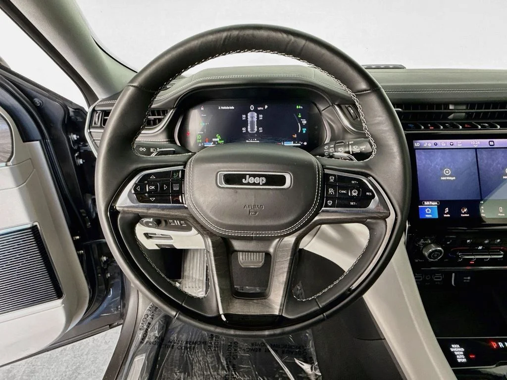 Used 2022 Gray Jeep Overland 4xe image 11